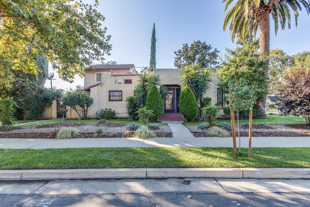Image 4 of property listing at 1064 N Poplar Avenue, Fresno, CA 93728
