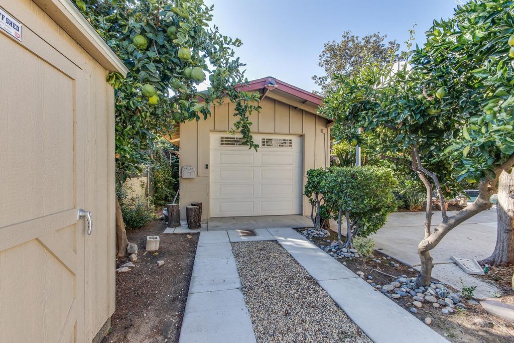Image 44 of property listing at 1064 N Poplar Avenue, Fresno, CA 93728