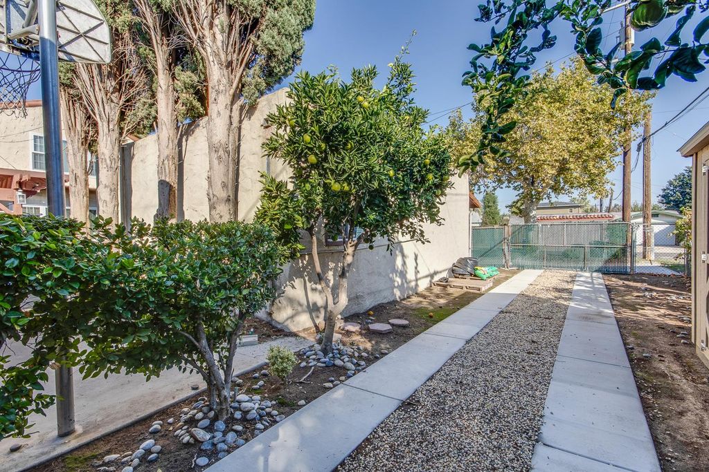 Image 45 of property listing at 1064 N Poplar Avenue, Fresno, CA 93728