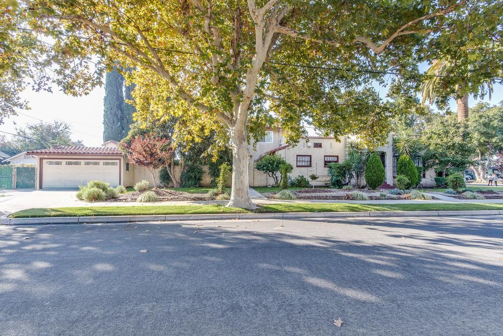 Image 5 of property listing at 1064 N Poplar Avenue, Fresno, CA 93728