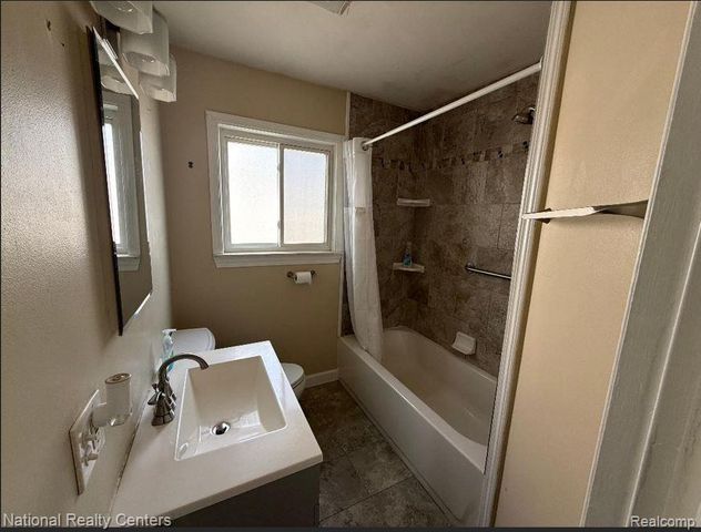 5669 Katherine Street, Dearborn Heights, MI 48125