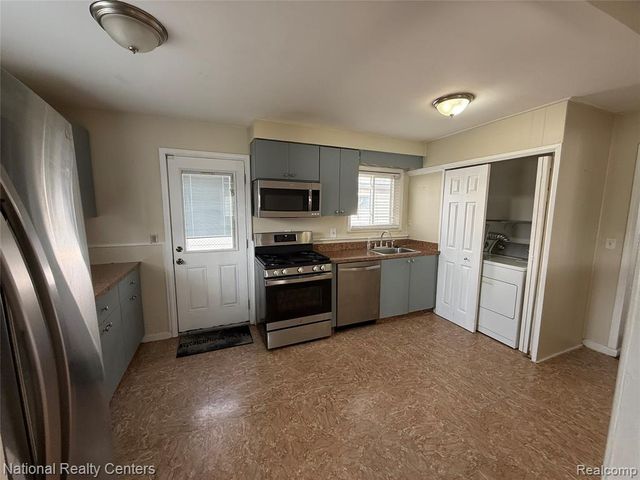 5669 Katherine Street, Dearborn Heights, MI 48125