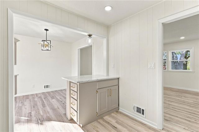 8915 E 57TH Street, Raytown, MO 64133