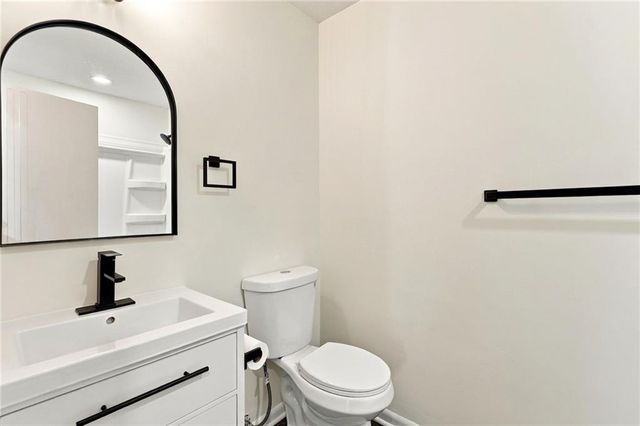 8915 E 57TH Street, Raytown, MO 64133