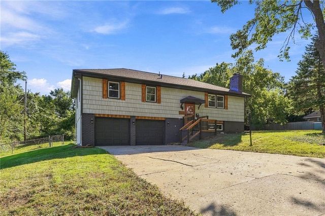 8915 E 57TH Street, Raytown, MO 64133