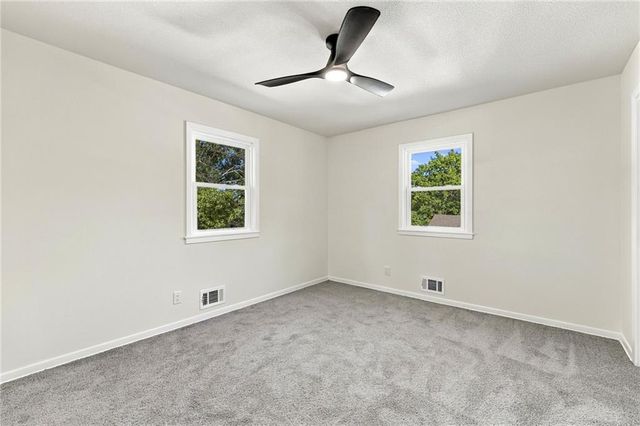 8915 E 57TH Street, Raytown, MO 64133