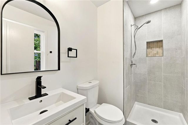 8915 E 57TH Street, Raytown, MO 64133