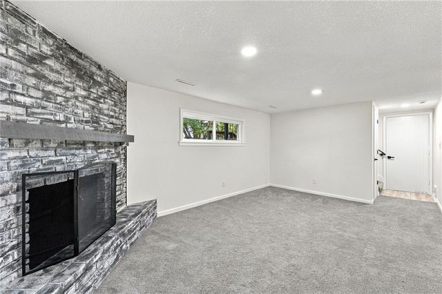 8915 E 57TH Street, Raytown, MO 64133