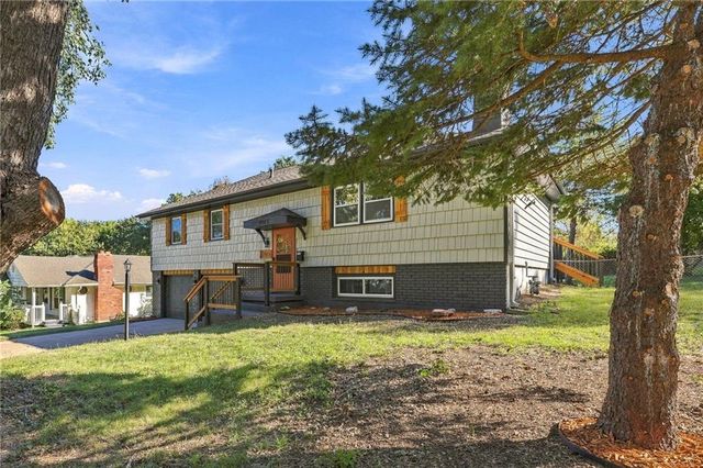 8915 E 57TH Street, Raytown, MO 64133