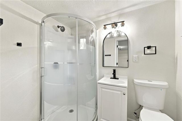 8915 E 57TH Street, Raytown, MO 64133