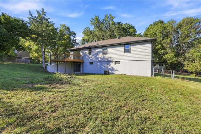 8915 E 57TH Street, Raytown, MO 64133