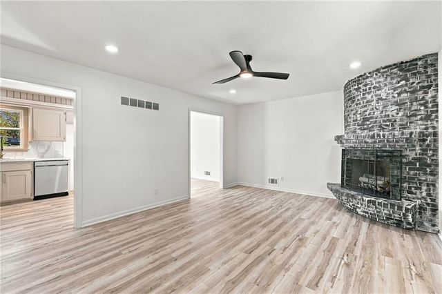8915 E 57TH Street, Raytown, MO 64133