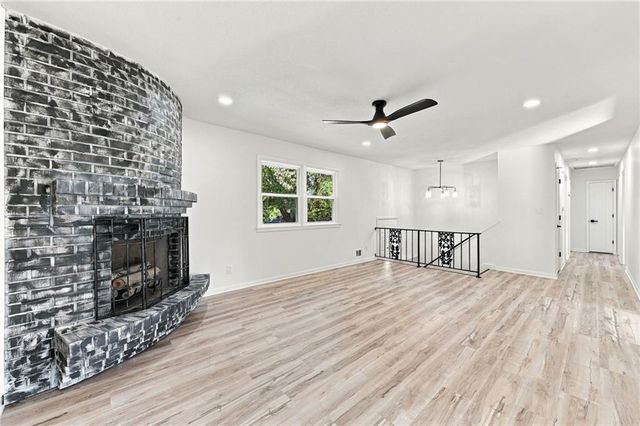 8915 E 57TH Street, Raytown, MO 64133