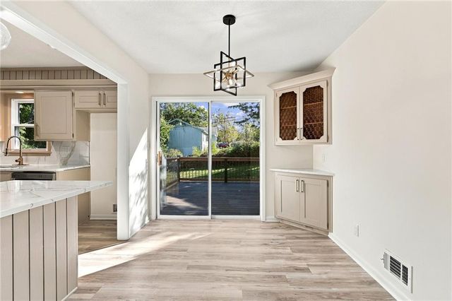 8915 E 57TH Street, Raytown, MO 64133
