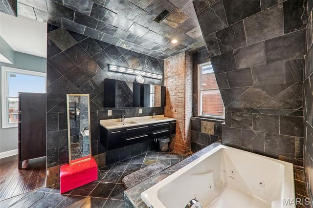 4253 Washington Boulevard D, St Louis, MO 63108
