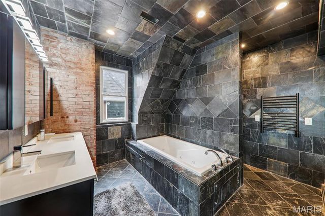 4253 Washington Boulevard D, St Louis, MO 63108