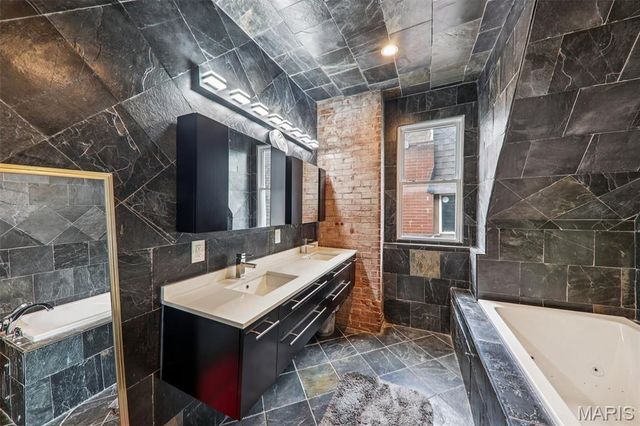 4253 Washington Boulevard D, St Louis, MO 63108