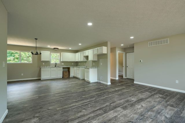 369 Elm Street, New Straitsville, OH 43766