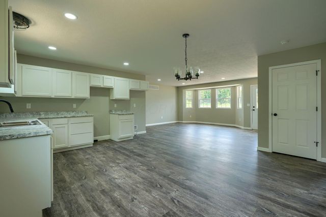 369 Elm Street, New Straitsville, OH 43766