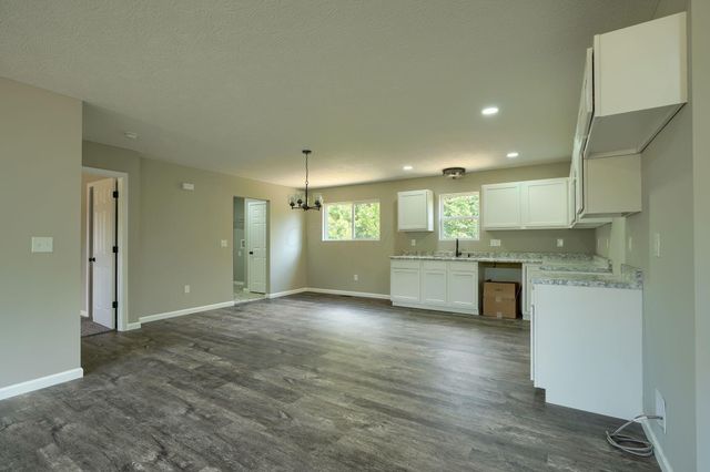 369 Elm Street, New Straitsville, OH 43766