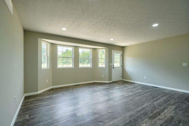 369 Elm Street, New Straitsville, OH 43766