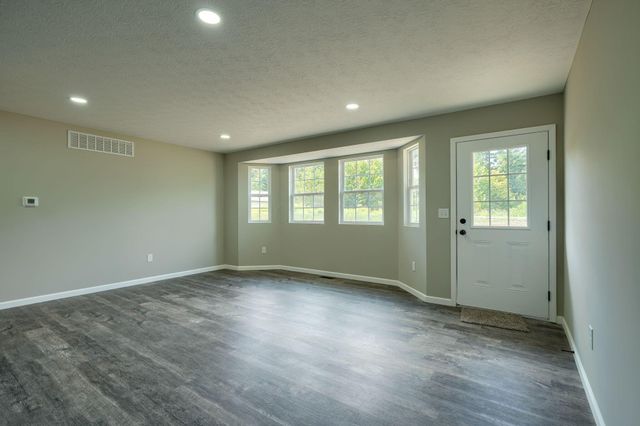 369 Elm Street, New Straitsville, OH 43766