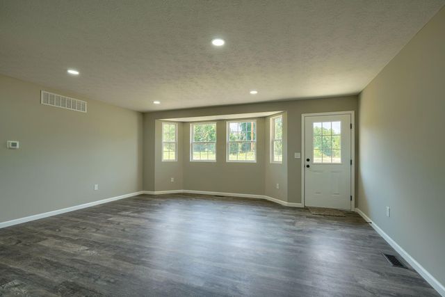 369 Elm Street, New Straitsville, OH 43766