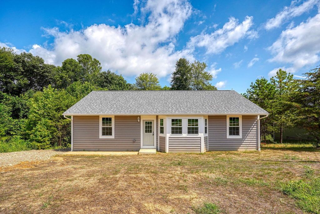 369 Elm Street, New Straitsville, OH 43766