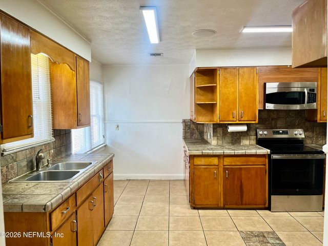 6503 SAPPHIRE Drive, Jacksonville, FL 32208