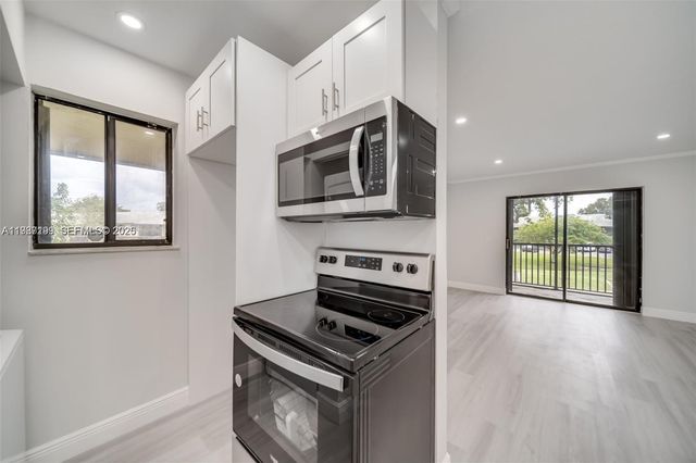 677 Trace Cir 211, Deerfield Beach, FL 33441