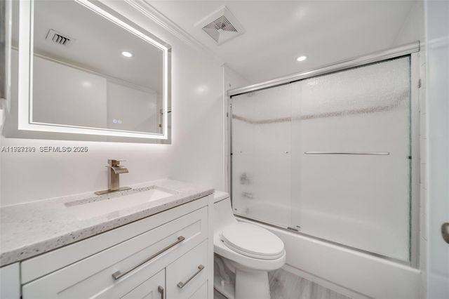 677 Trace Cir 211, Deerfield Beach, FL 33441