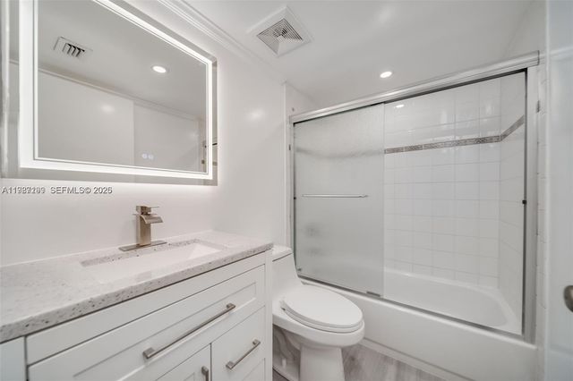 677 Trace Cir 211, Deerfield Beach, FL 33441