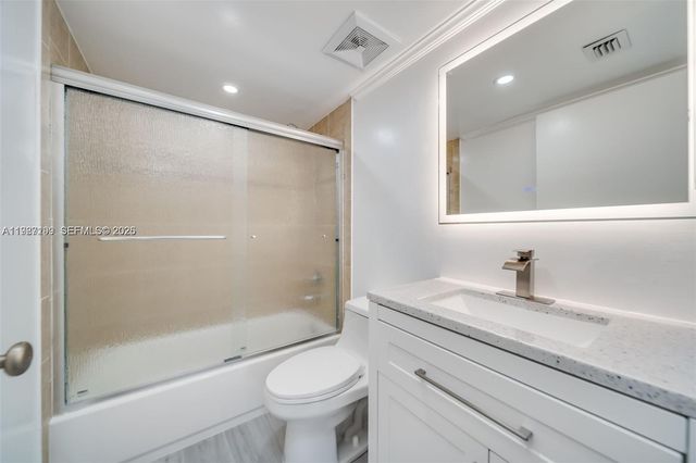 677 Trace Cir 211, Deerfield Beach, FL 33441