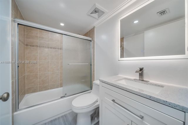 677 Trace Cir 211, Deerfield Beach, FL 33441