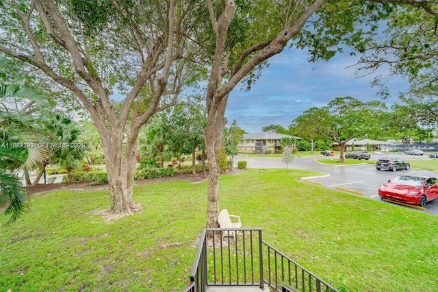 677 Trace Cir 211, Deerfield Beach, FL 33441