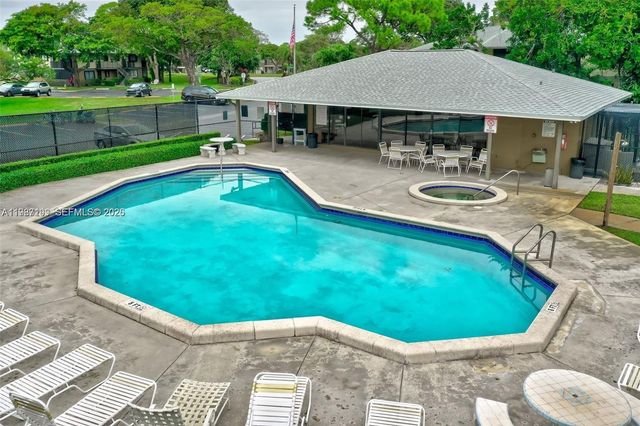 677 Trace Cir 211, Deerfield Beach, FL 33441