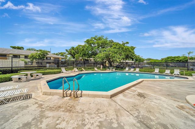 677 Trace Cir 211, Deerfield Beach, FL 33441