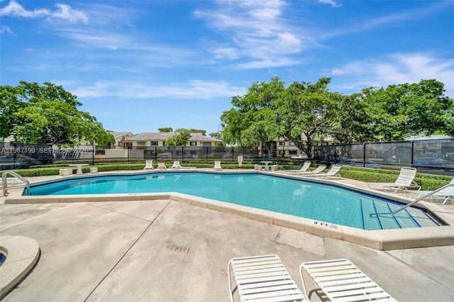 677 Trace Cir 211, Deerfield Beach, FL 33441
