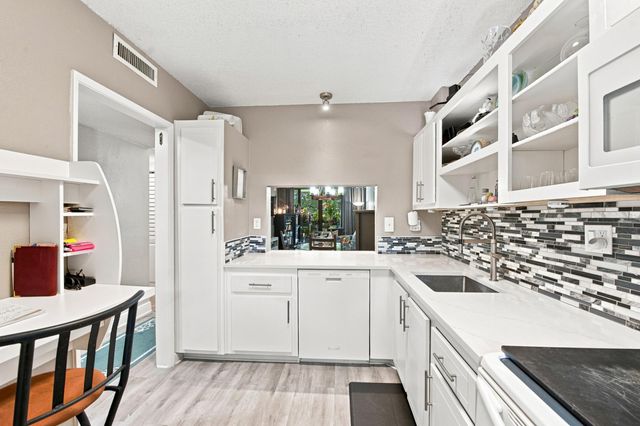 8409 Forest Hills Drive 206, Coral Springs, FL 33065