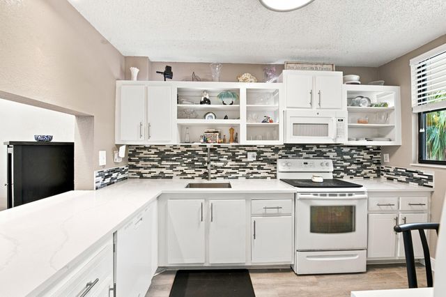8409 Forest Hills Drive 206, Coral Springs, FL 33065