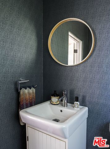 6749 Whitley Terrace, Los Angeles, CA 90068