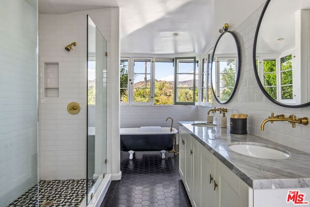 6749 Whitley Terrace, Los Angeles, CA 90068