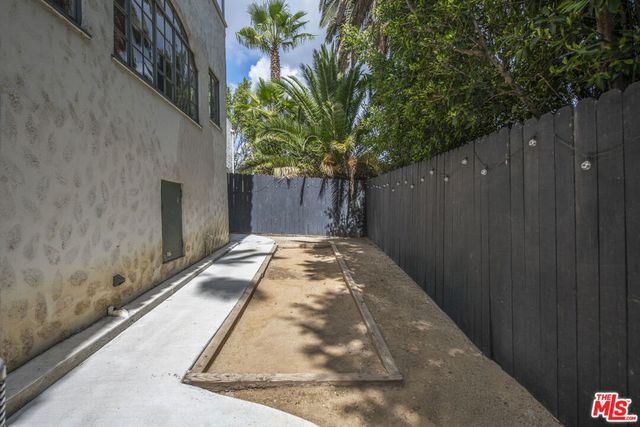 6749 Whitley Terrace, Los Angeles, CA 90068