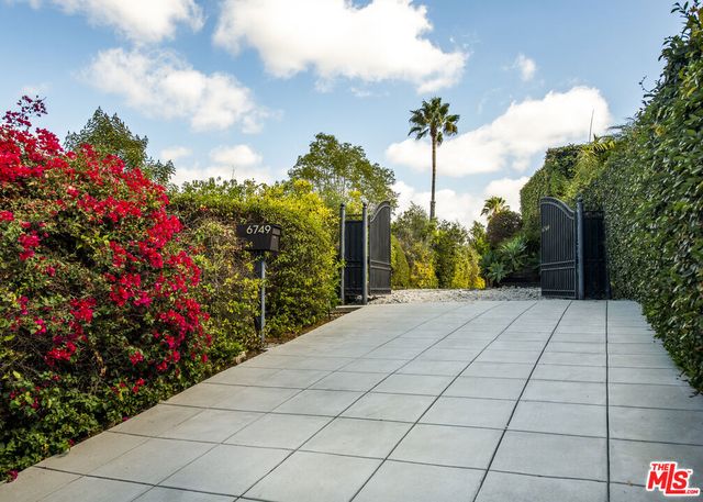 6749 Whitley Terrace, Los Angeles, CA 90068