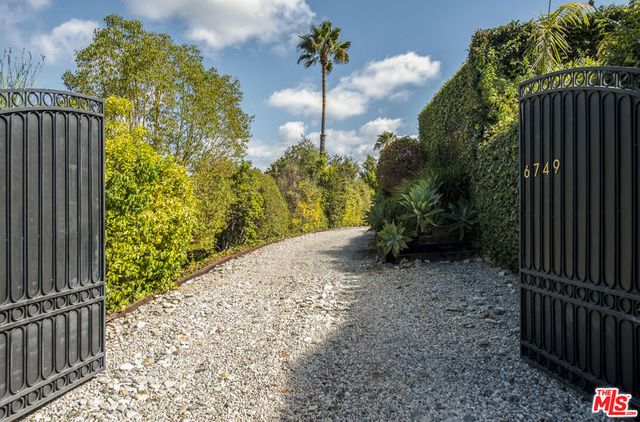 6749 Whitley Terrace, Los Angeles, CA 90068