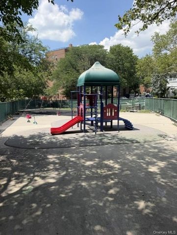 139-15 83rd Avenue 527, Briarwood, NY 11435