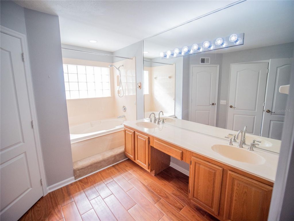 Image 18 of property listing at 3561 VENTURA CLUB CIRCLE, Orlando, FL 32822