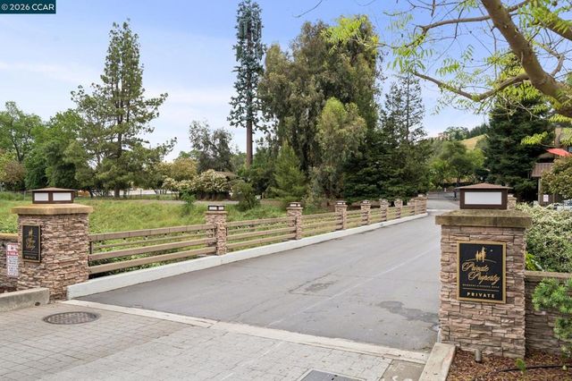 148 Alamo Sq, Alamo, CA 94507