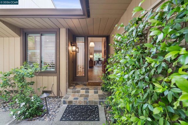 148 Alamo Sq, Alamo, CA 94507