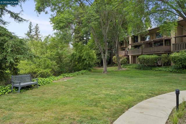 148 Alamo Sq, Alamo, CA 94507